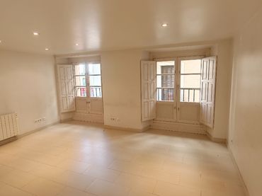 Appartement compact avec balcon à louer à Plaza de Cascorro 3