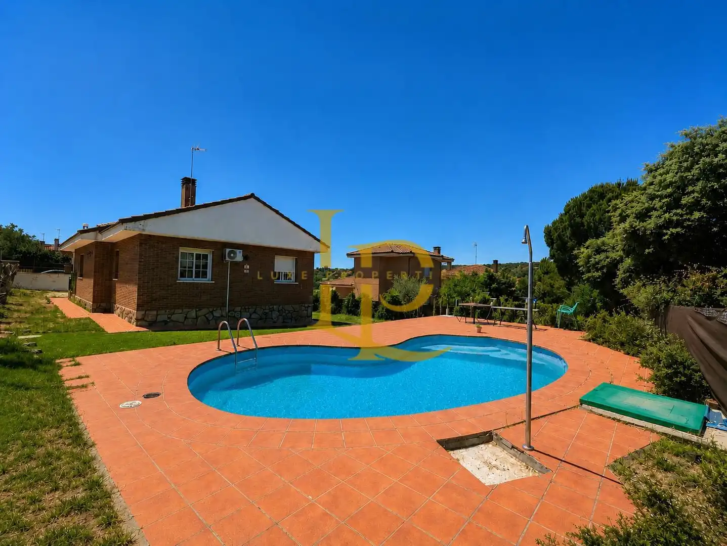 Piscina de Casa o xalet en venda en Galápagos amb Calefacció, Jardí privat i Terrassa