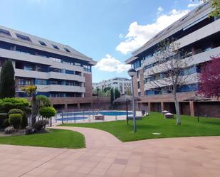 Vista exterior de Dúplex en venda en Majadahonda amb Aire condicionat, Calefacció i Terrassa