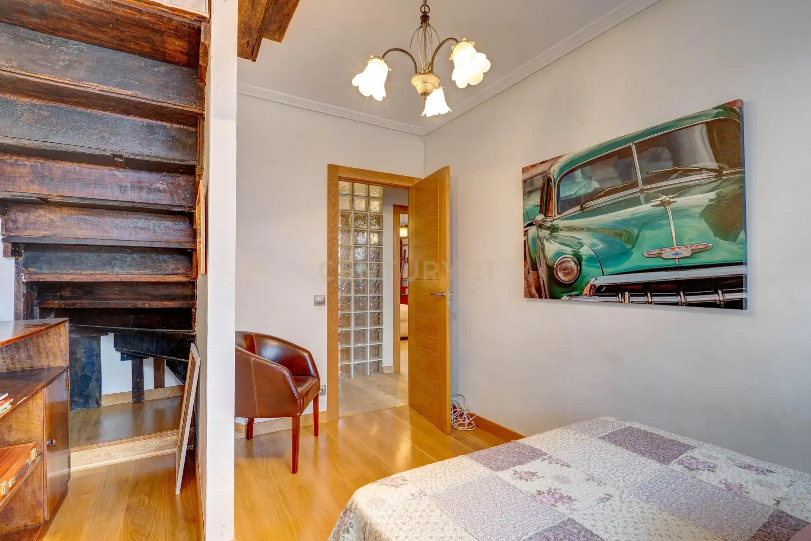 Schlafzimmer von Einfamilien-Reihenhaus zum Verkauf in Anguciana mit Privatgarten, Abstellraum und Schwimmbad