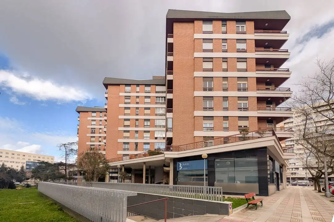 Vista exterior de Ático en venta en  Pamplona / Iruña con Calefacción, Terraza y Alarma