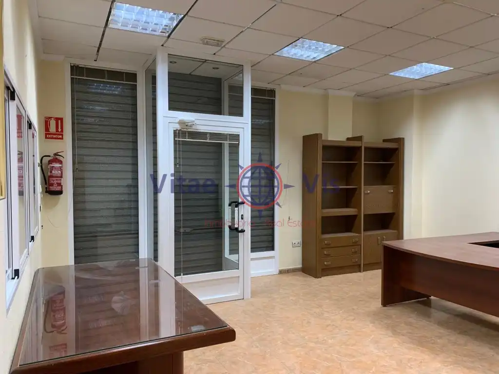 Local comercial de lloguer a Alameda de Cervantes