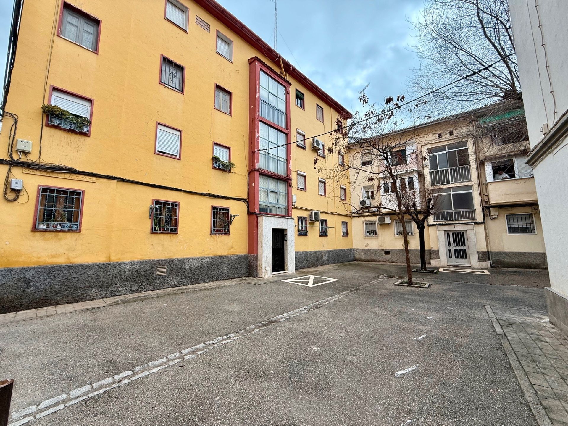 Vista exterior de Pis en venda en  Granada Capital amb Aire condicionat i Balcó