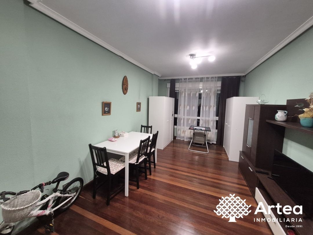 Menjador de Pis en venda en Bilbao  amb Calefacció