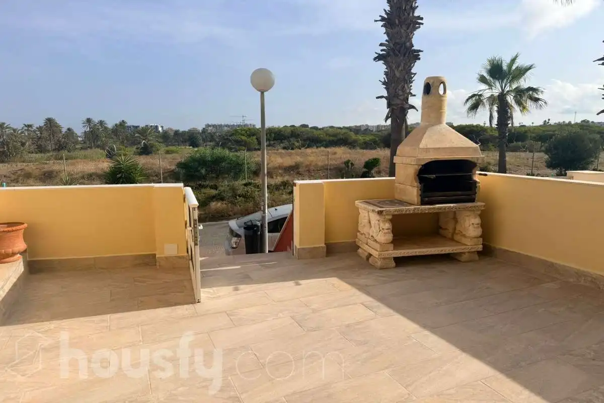 Terrassa de Casa adosada de lloguer en Torrevieja amb Aire condicionat, Terrassa i Traster