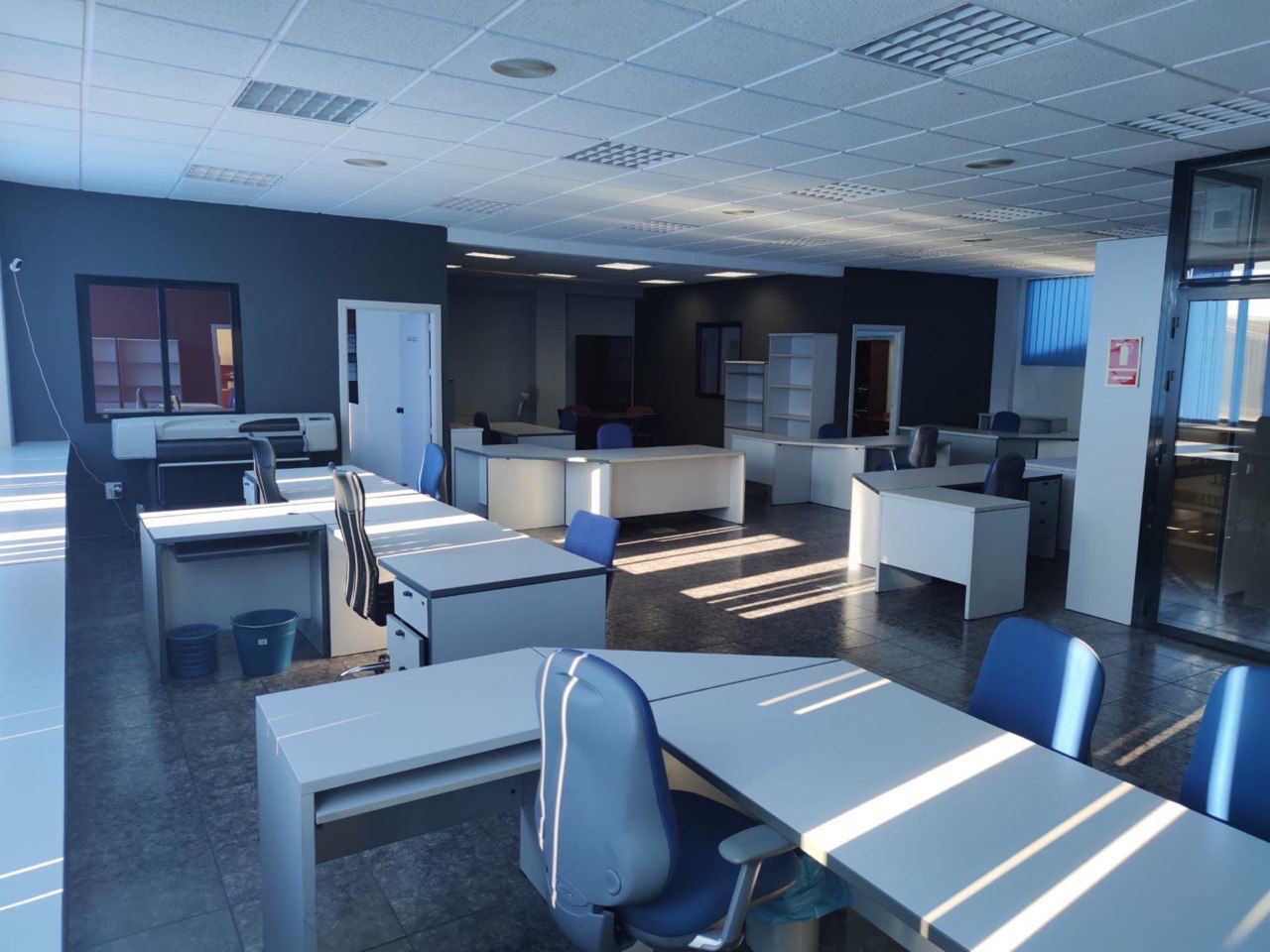 Nau industrial de lloguer en Peligros amb Calefacció i Alarma