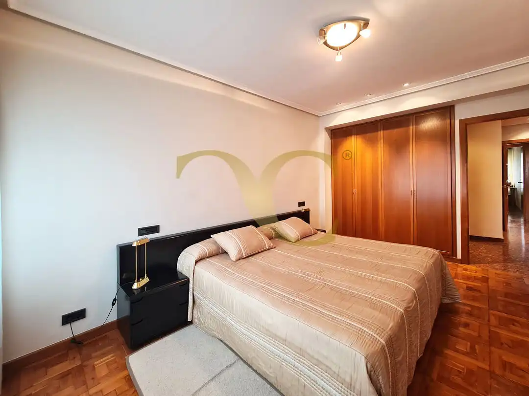 Bedroom of Flat for sale in Oviedo   with Heating