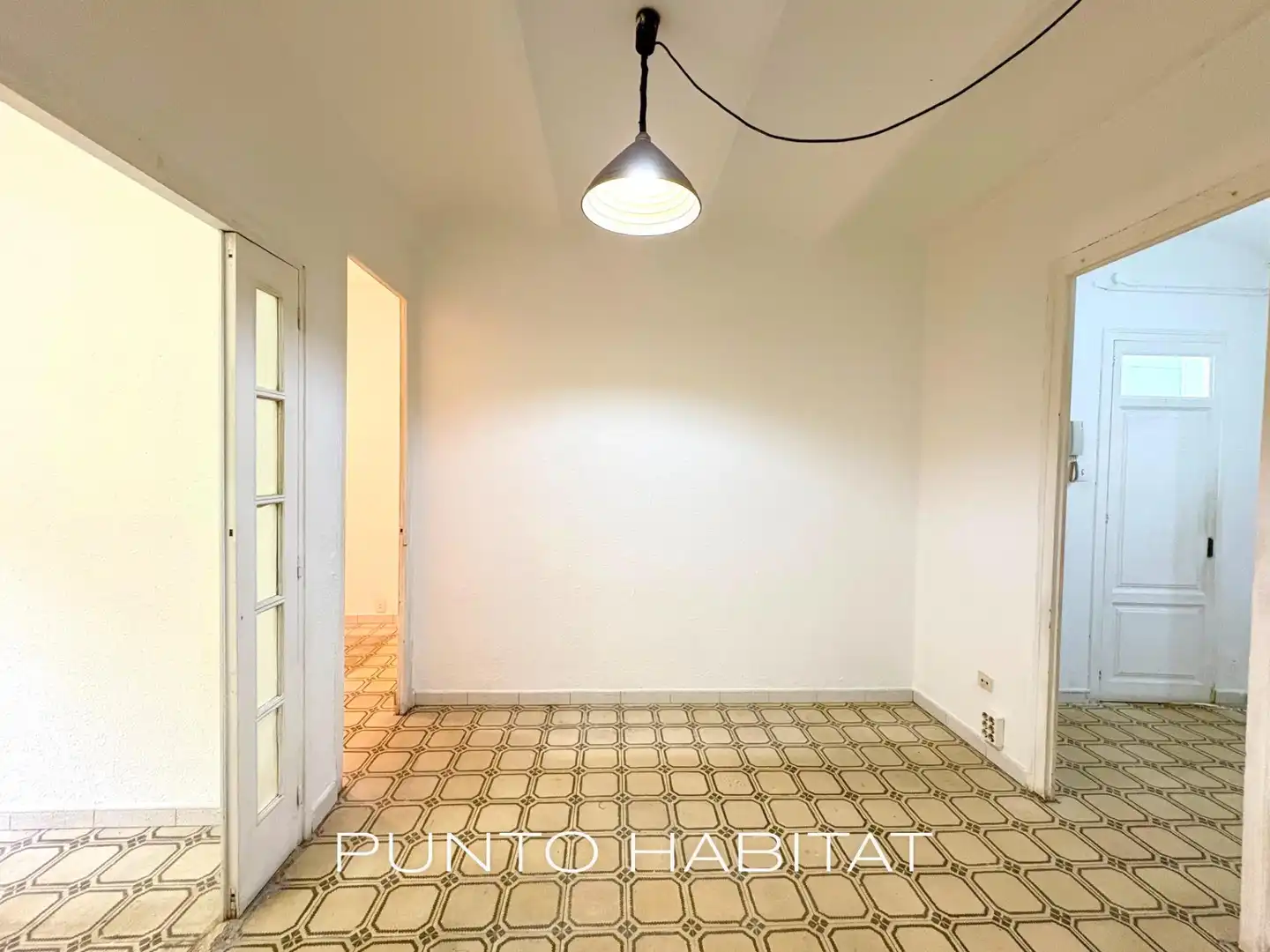 Comedor de Piso en venta en Barcelona con Balcón