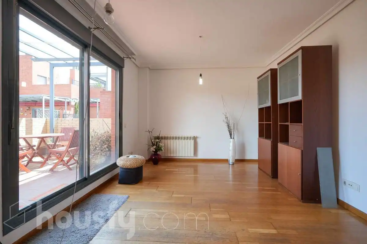 Living room of Flat for sale in Madrid  with Air Conditioner, Heating and Private garden