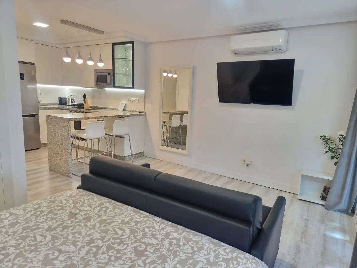 Living room of Ground floor for sale in Marbella  with Air Conditioner, Terrace and Swimming Pool