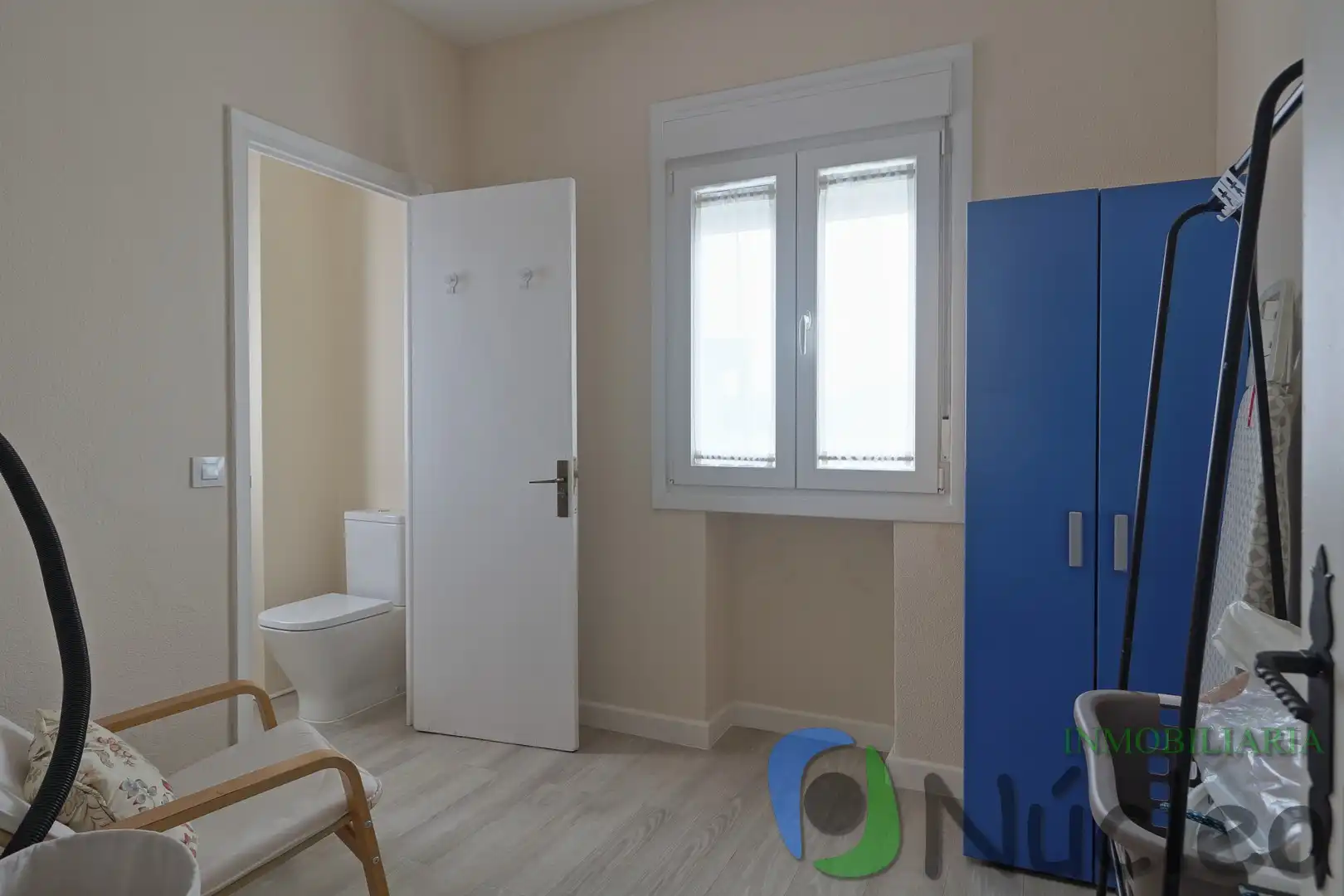 Schlafzimmer von Dachboden zur Miete in Badajoz mit Klimaanlage, Heizung und Parkett