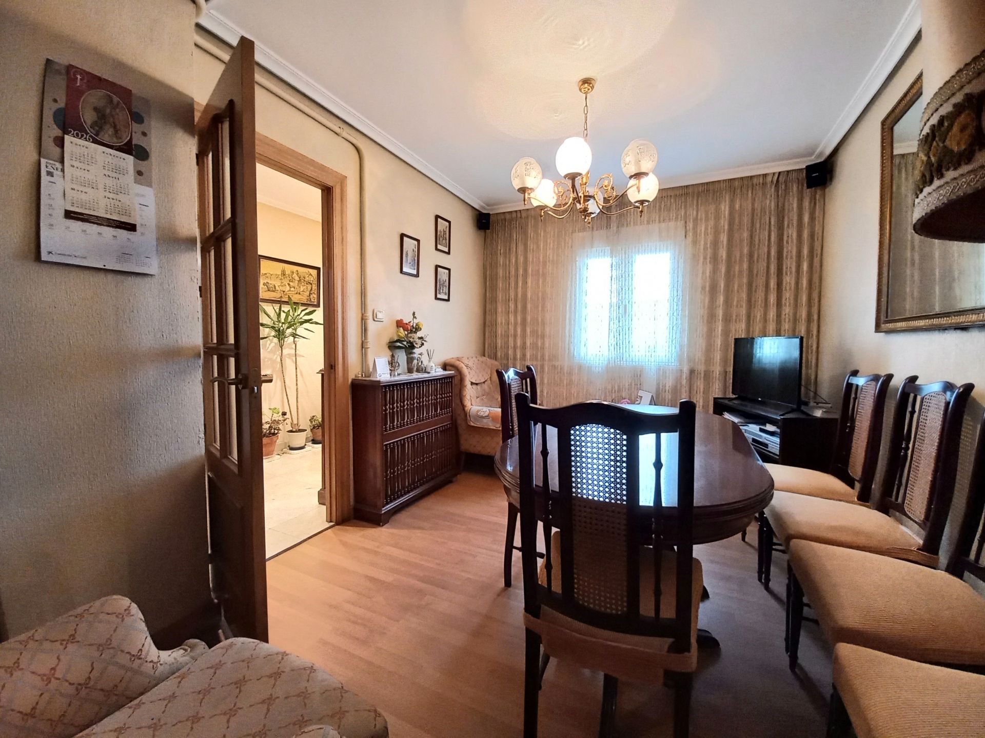 Sala d'estar de Casa adosada en venda en Burgos Capital amb Calefacció, Jardí privat i Traster