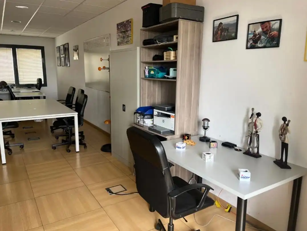 Büro zur Miete in Madrid mit Klimaanlage, Heizung und Terrasse