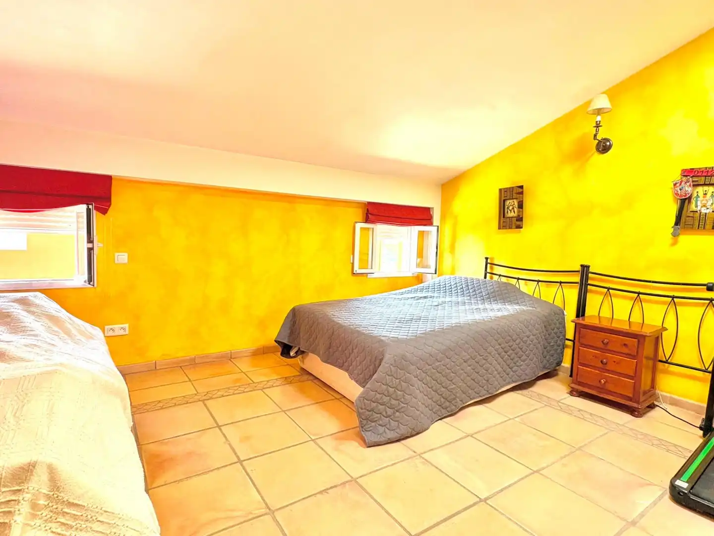 Schlafzimmer von Einfamilien-Reihenhaus zum Verkauf in Marbella mit Heizung, Terrasse und Balkon