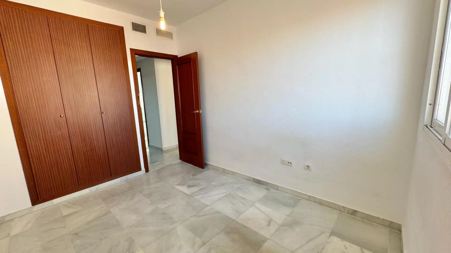 Schlafzimmer von Dachboden zur Miete in Málaga mit Klimaanlage, Heizung und Terrasse