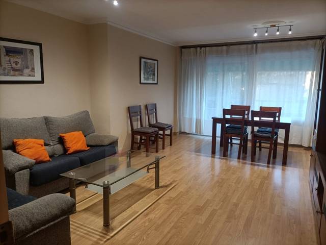 Piso en Alquiler en Calle Ronda Pilar en Casco Antiguo