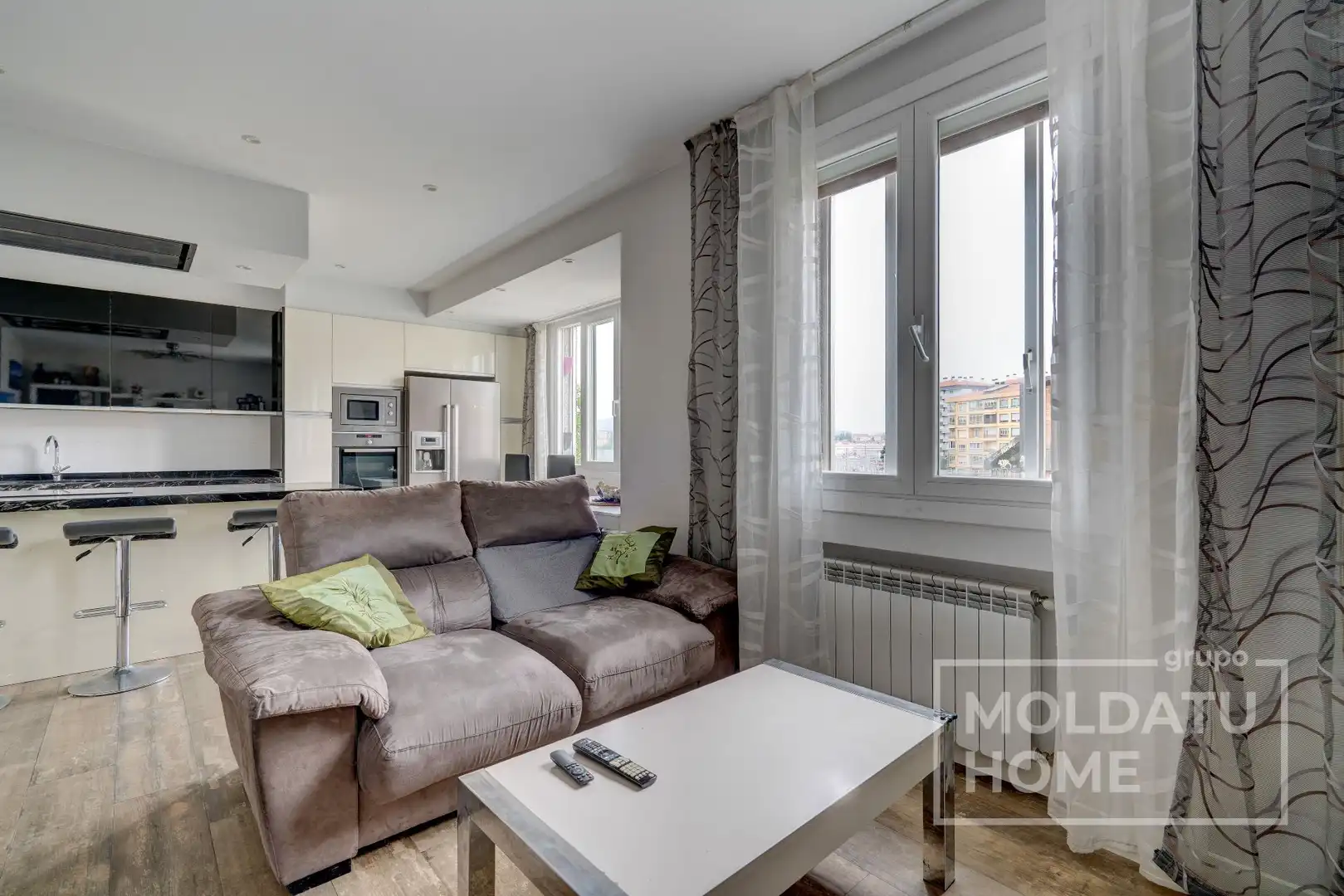 Sala de estar de Piso en venta en Irun  con Calefacción, Trastero y Amueblado
