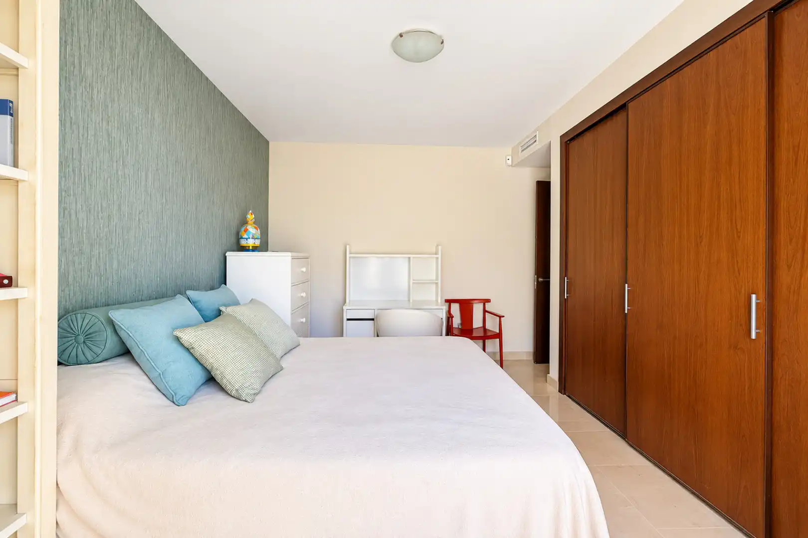 Schlafzimmer von Wohnungen zum Verkauf in Marbella mit Klimaanlage, Terrasse und Schwimmbad