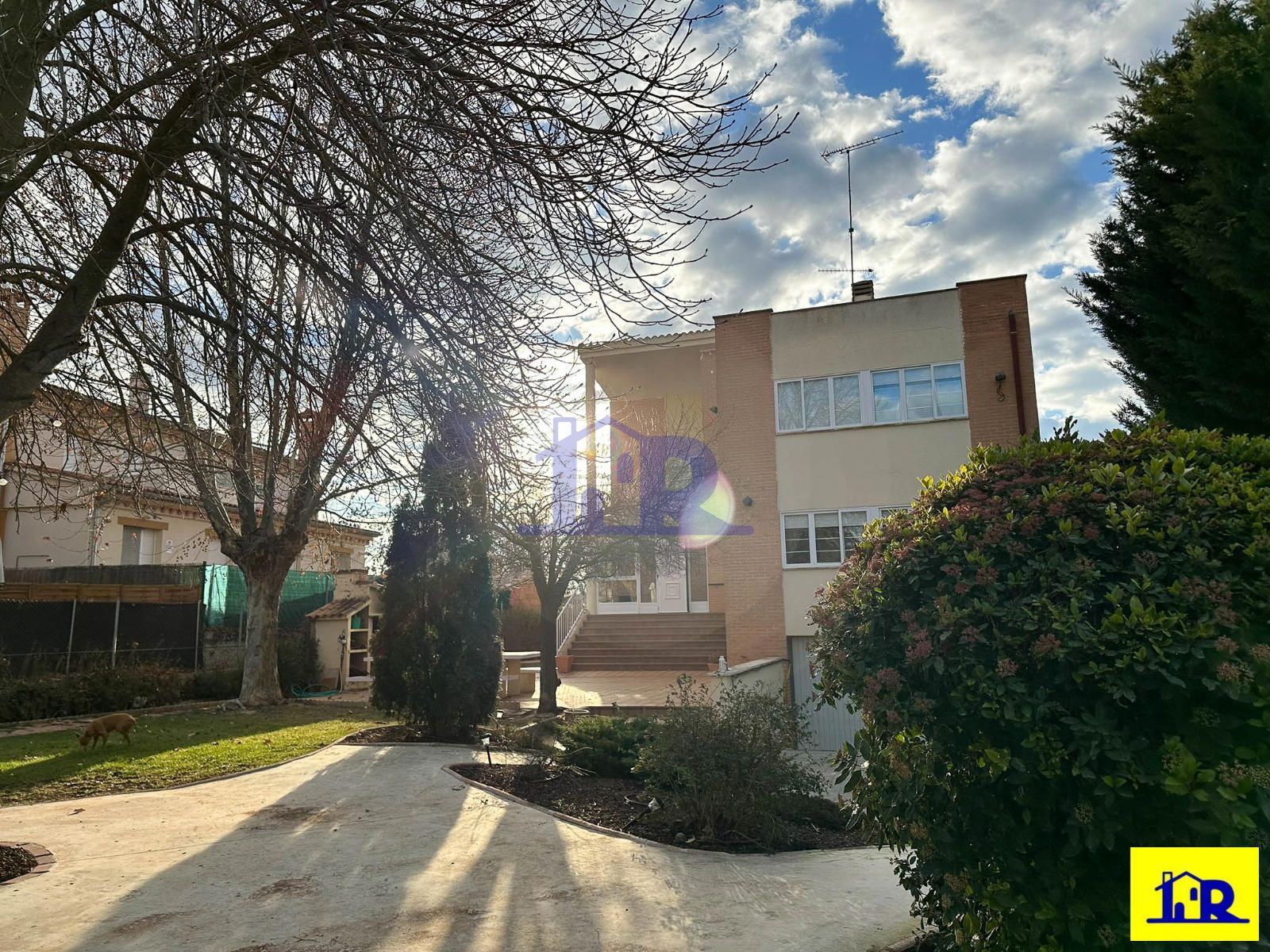Vista exterior de Casa o xalet en venda en Arcas del Villar amb Calefacció, Terrassa i Traster