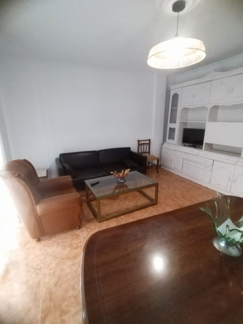 Sala d'estar de Pis de lloguer en  Córdoba Capital amb Aire condicionat, Terrassa i Moblat