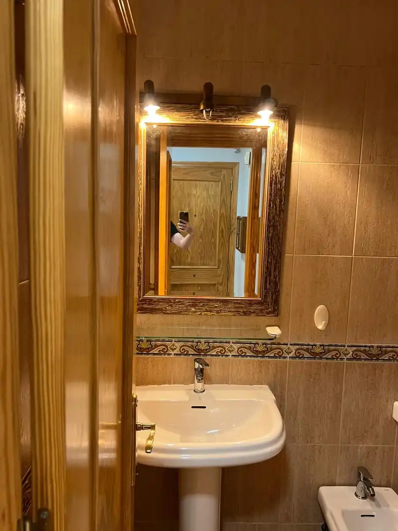 Bany de Apartament de lloguer en Almería amb Aire condicionat i Moblat