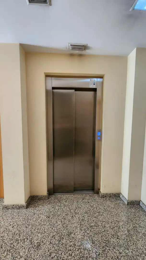 Dachboden zum Verkauf in Rubí mit Klimaanlage, Heizung und Terrasse