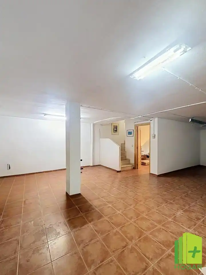 Casa adosada en venta en Jaén con Aire acondicionado, Jardín privado y Terraza