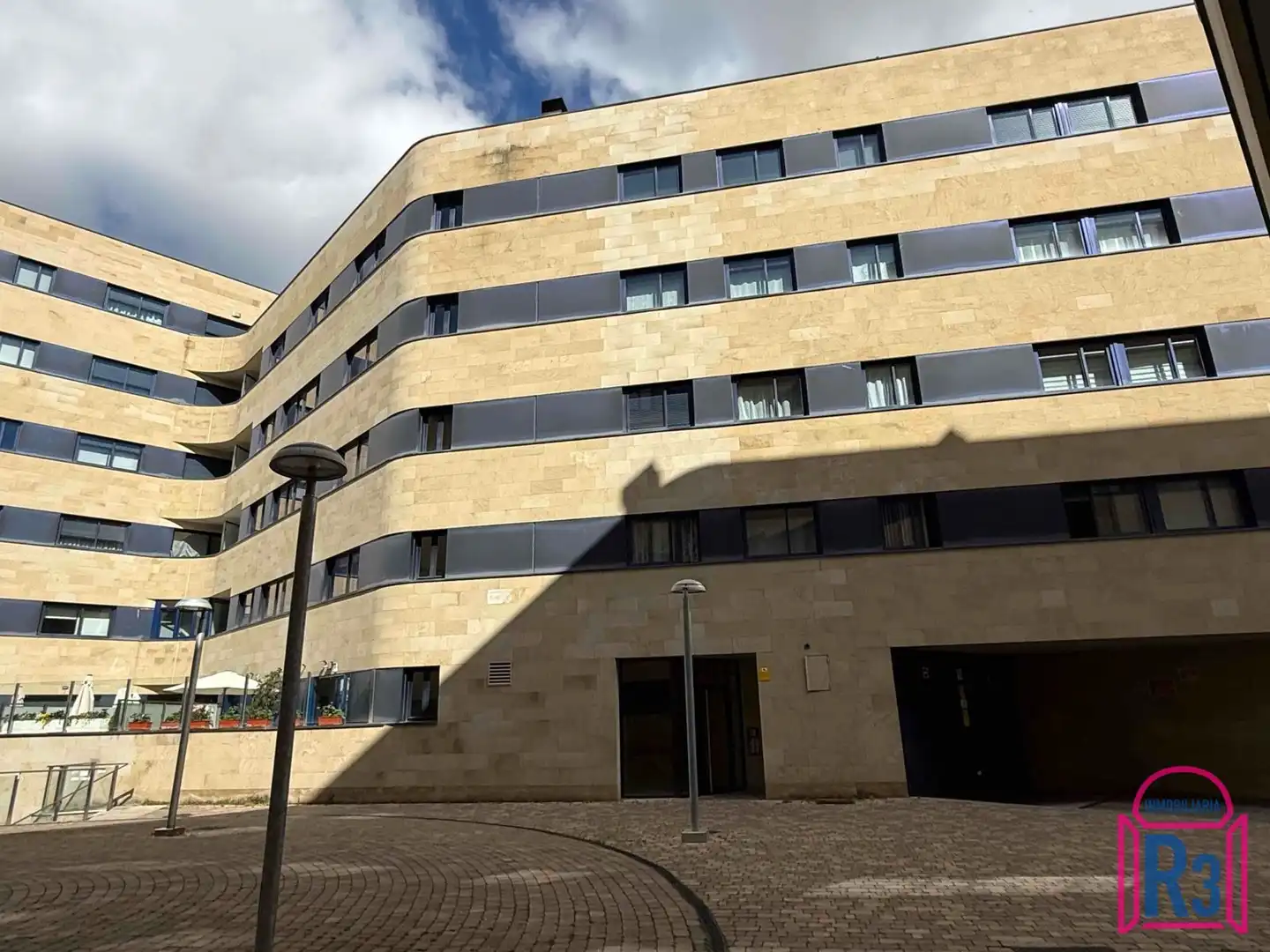 Vista exterior de Apartamento en venta en León Capital  con Calefacción, Terraza y Trastero