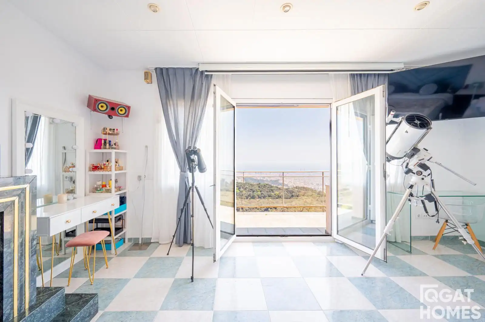 Dormitori de Casa o xalet en venda en Barcelona amb Aire condicionat, Calefacció i Jardí privat