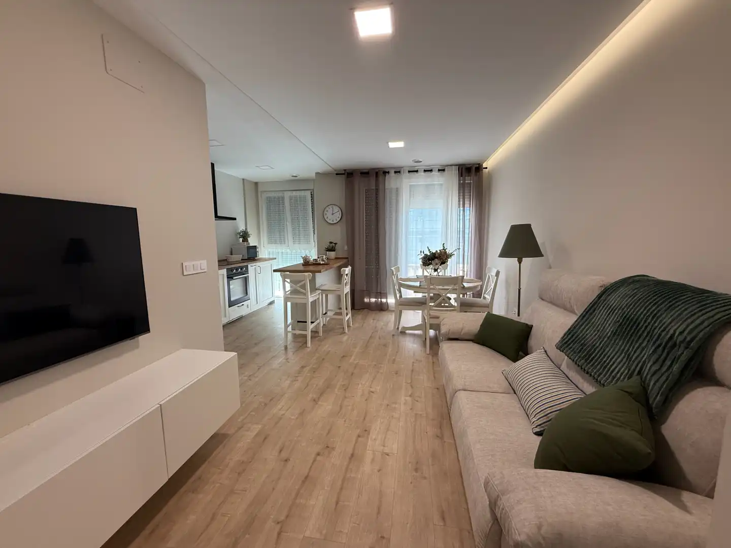 Wohnzimmer von Wohnungen zur Miete in León Capital  mit Klimaanlage, Heizung und Parkett