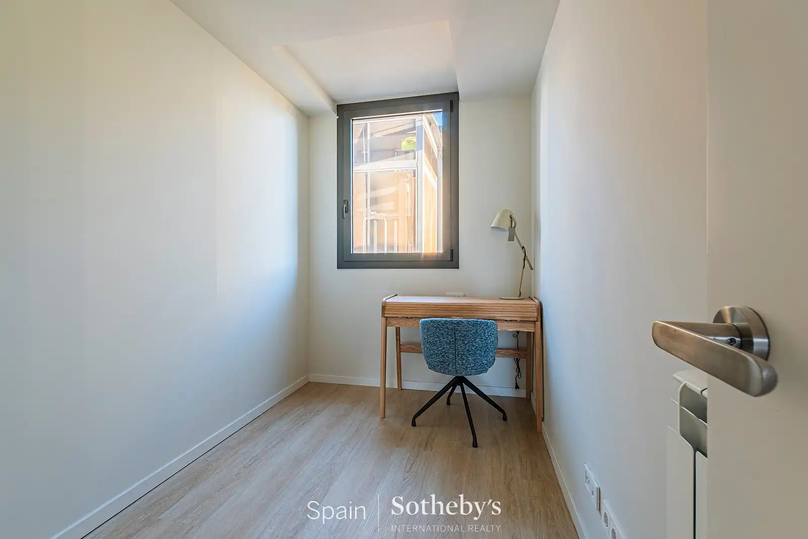 Schlafzimmer von Maisonette zum Verkauf in Barcelona mit Klimaanlage und Heizung
