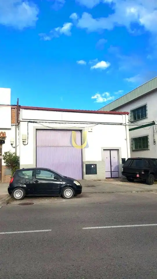 Außenansicht von Fabrikhallen zur Miete in Fuenlabrada