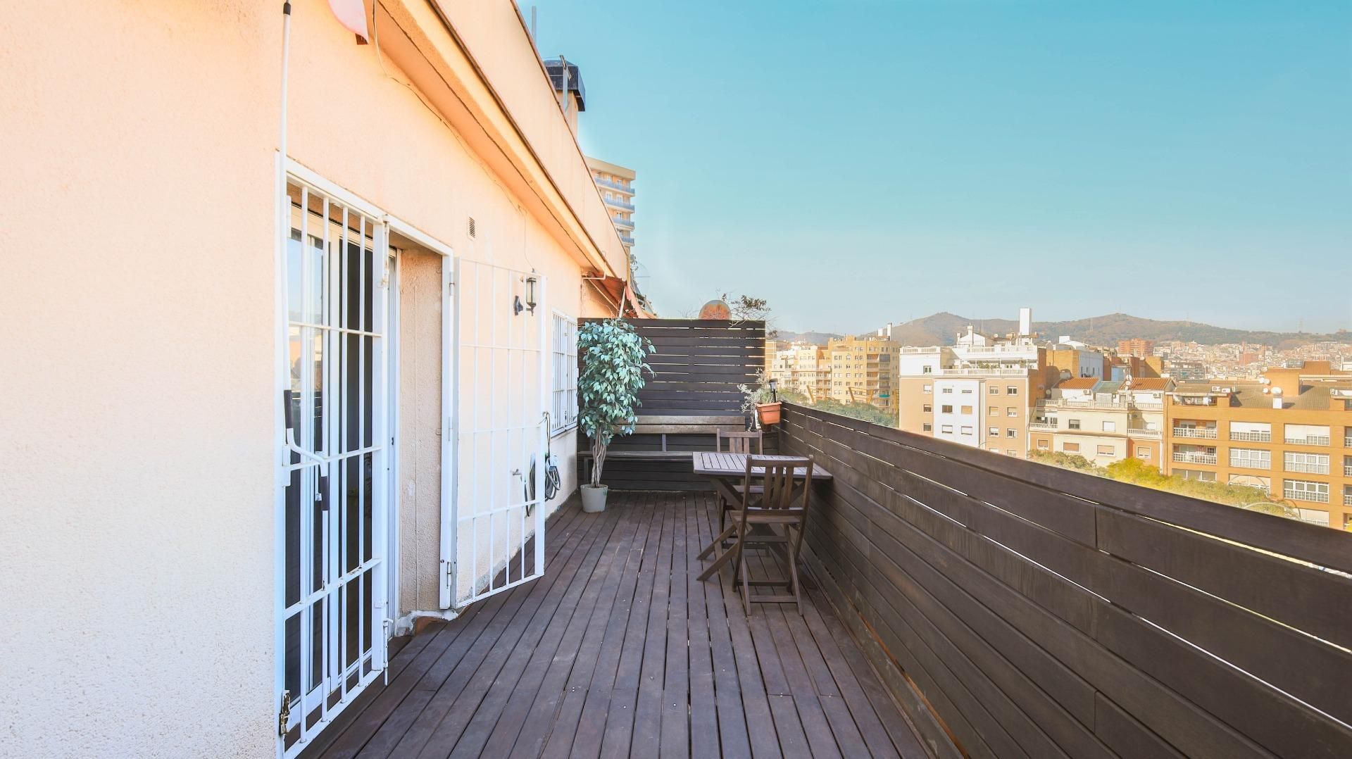 Terraza de Ático en venta en  Barcelona Capital con Parquet, Terraza y Jacuzzi