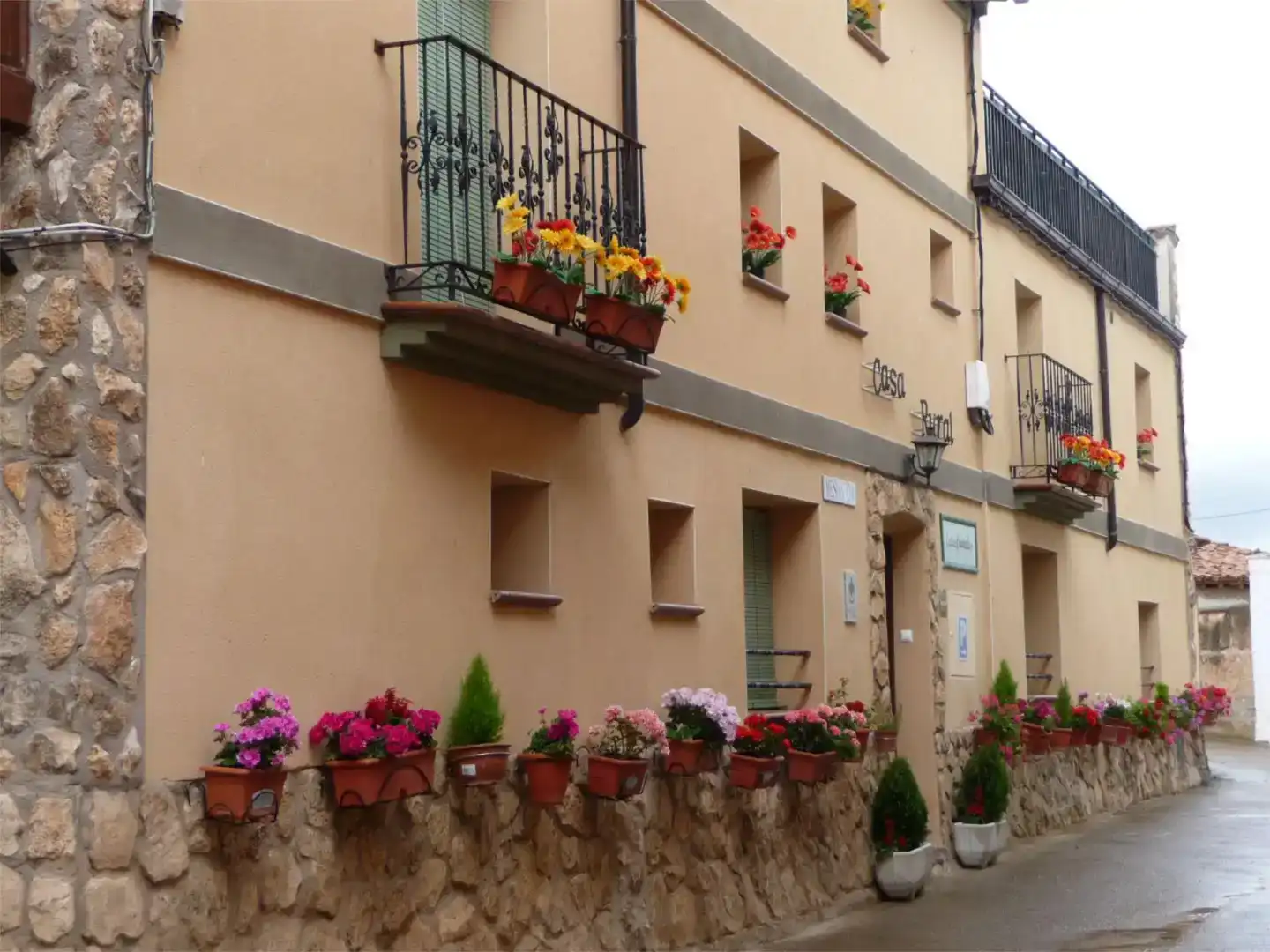 Vista exterior de Finca rústica en venda en La Vilueña amb Aire condicionat, Piscina i Balcó