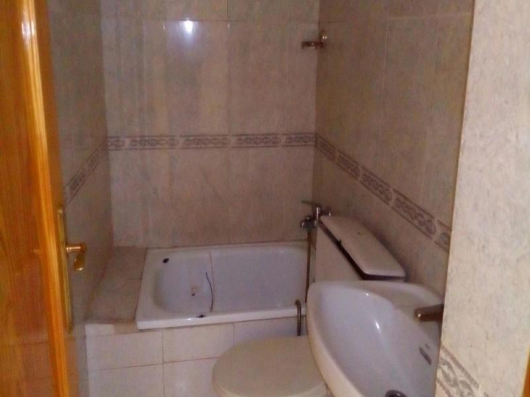 Bathroom of House or chalet for sale in La Puebla de Montalbán