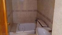 Bathroom of House or chalet for sale in La Puebla de Montalbán