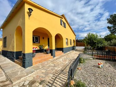 Casa con piscina in vendita a Carrer Girona 94