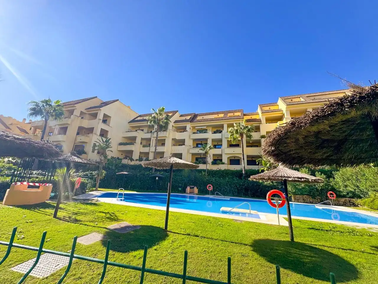 Vista exterior de Apartamento en venta en Manilva con Aire acondicionado, Calefacción y Terraza