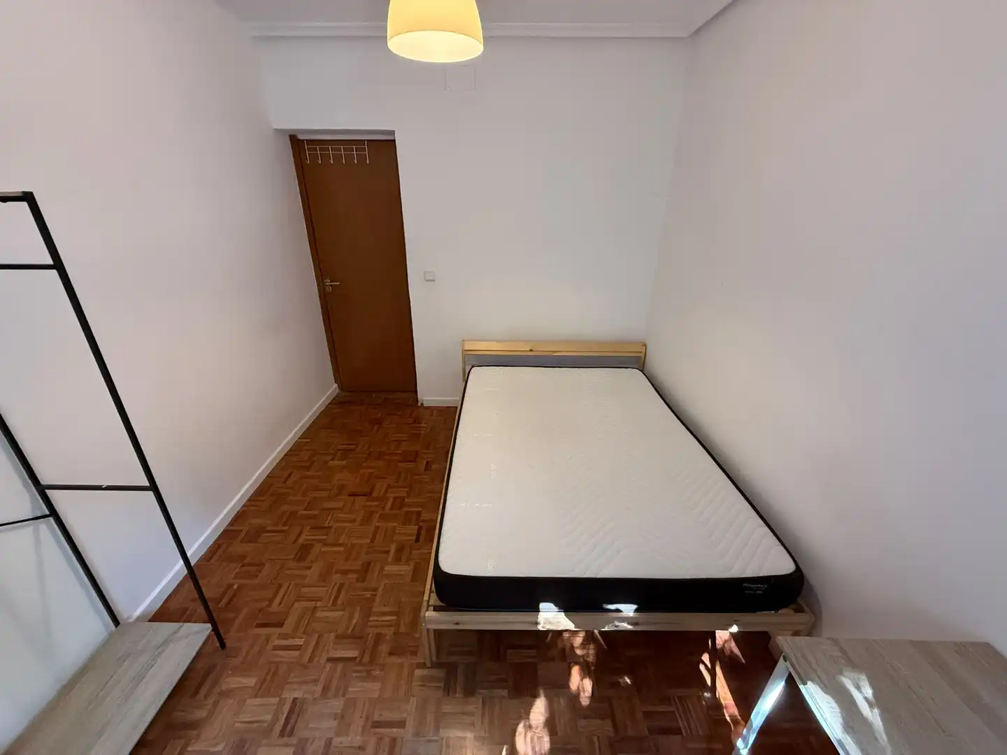 Habitación de Piso para compartir en Madrid con Amueblado, Horno y Lavadora