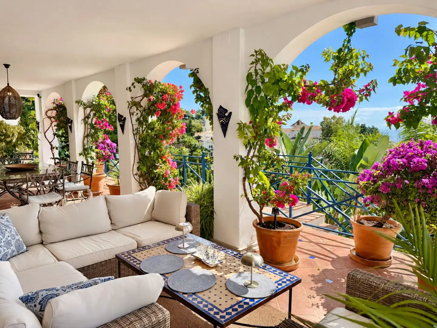 Terrace of Houses for sale in Benahavís  with Air Conditioner, Swimming Pool and Balcony