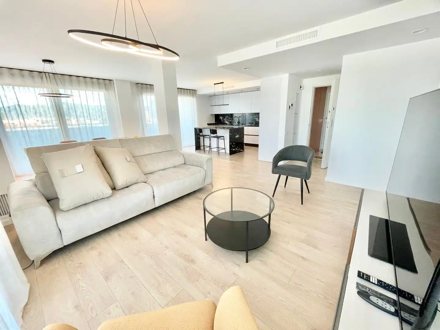 Sala d'estar de Àtic de lloguer en Murcia amb Aire condicionat, Terrassa i Piscina