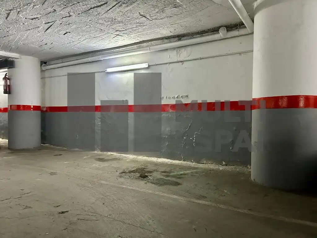 Einzelparkplatz mit Aufzug zum Verkauf in Carrer de Balmes
