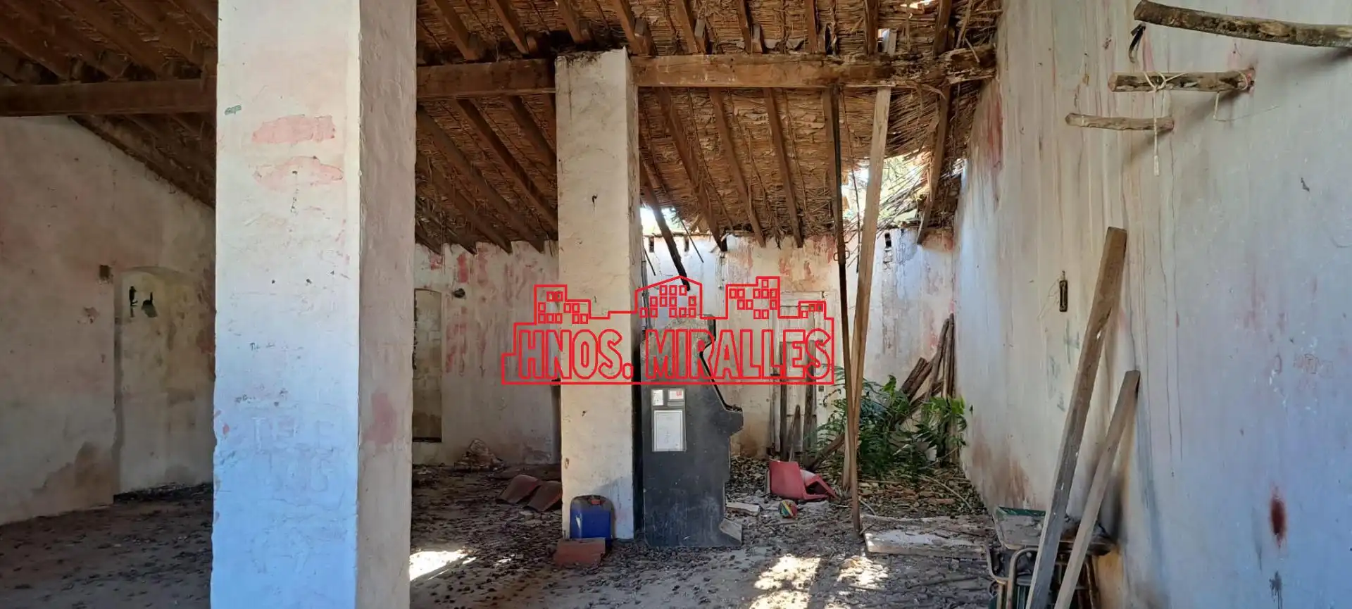 Commercial properties for sale in Hondón de las Nieves / El Fondó de les Neus