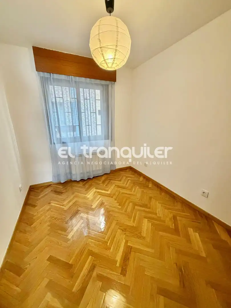 Habitación de Piso de alquiler en Madrid con Aire acondicionado, Parquet y Lavadora