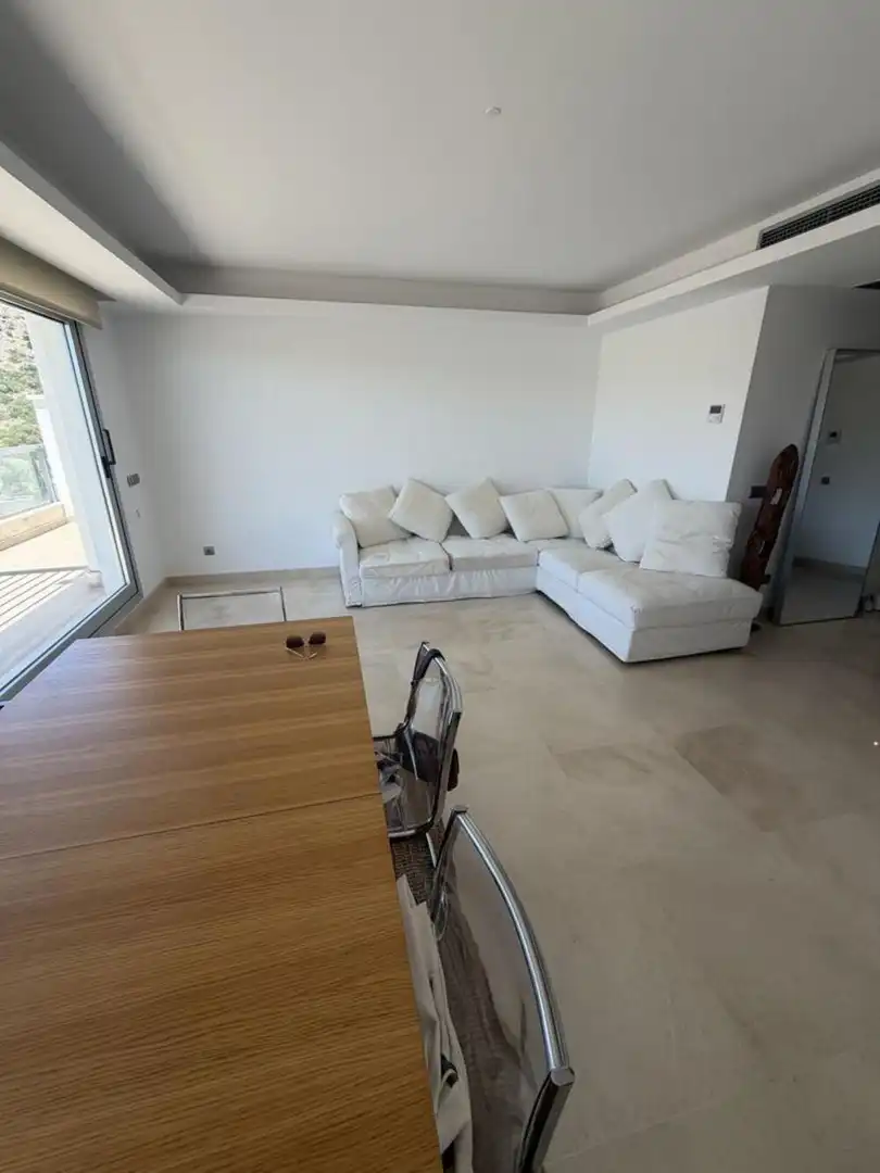 Wohnzimmer von Dachboden zur Miete in Benahavís mit Klimaanlage, Terrasse und Abstellraum