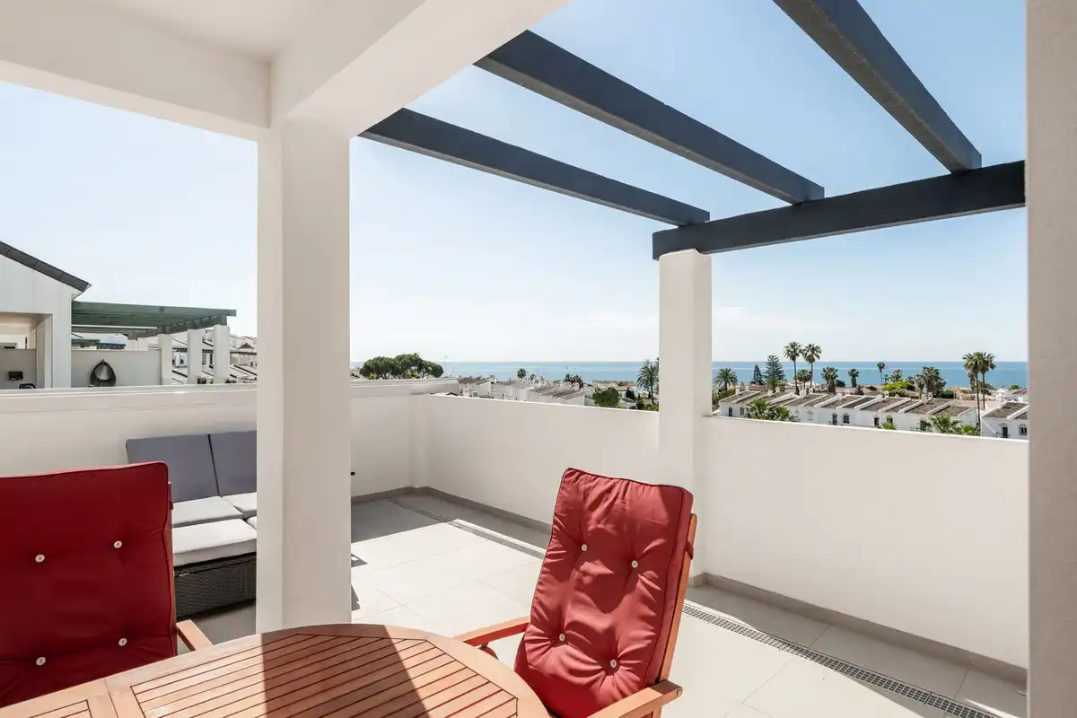 Terrassa de Dúplex en venda en Estepona amb Aire condicionat, Terrassa i Piscina comunitària