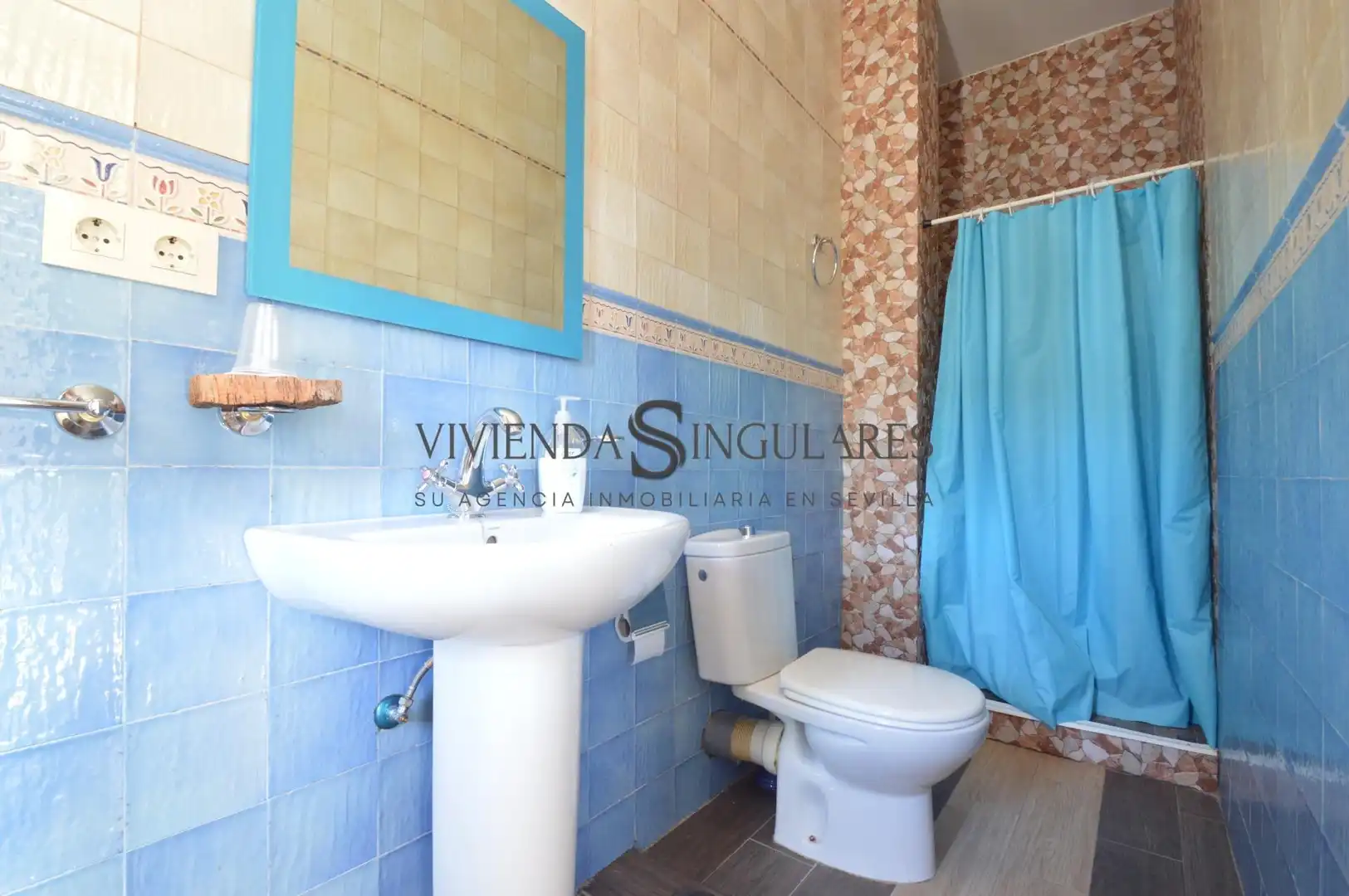 Bathroom of Houses for sale in Arroyomolinos de León  with Air Conditioner, Terrace and Furnished