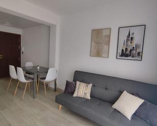 Sala d'estar de Apartament de lloguer en Alicante / Alacant amb Aire condicionat i Balcó