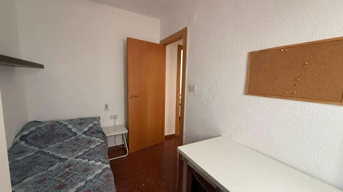 Dormitori de Pis de lloguer en Granada amb Aire condicionat, Calefacció i Moblat