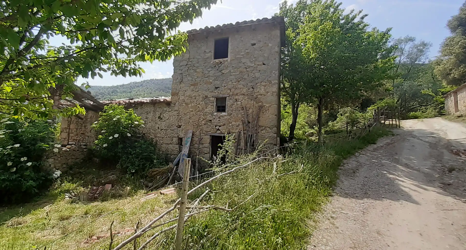 Vista exterior de Finca rústica en venda en Sant Feliu de Pallerols